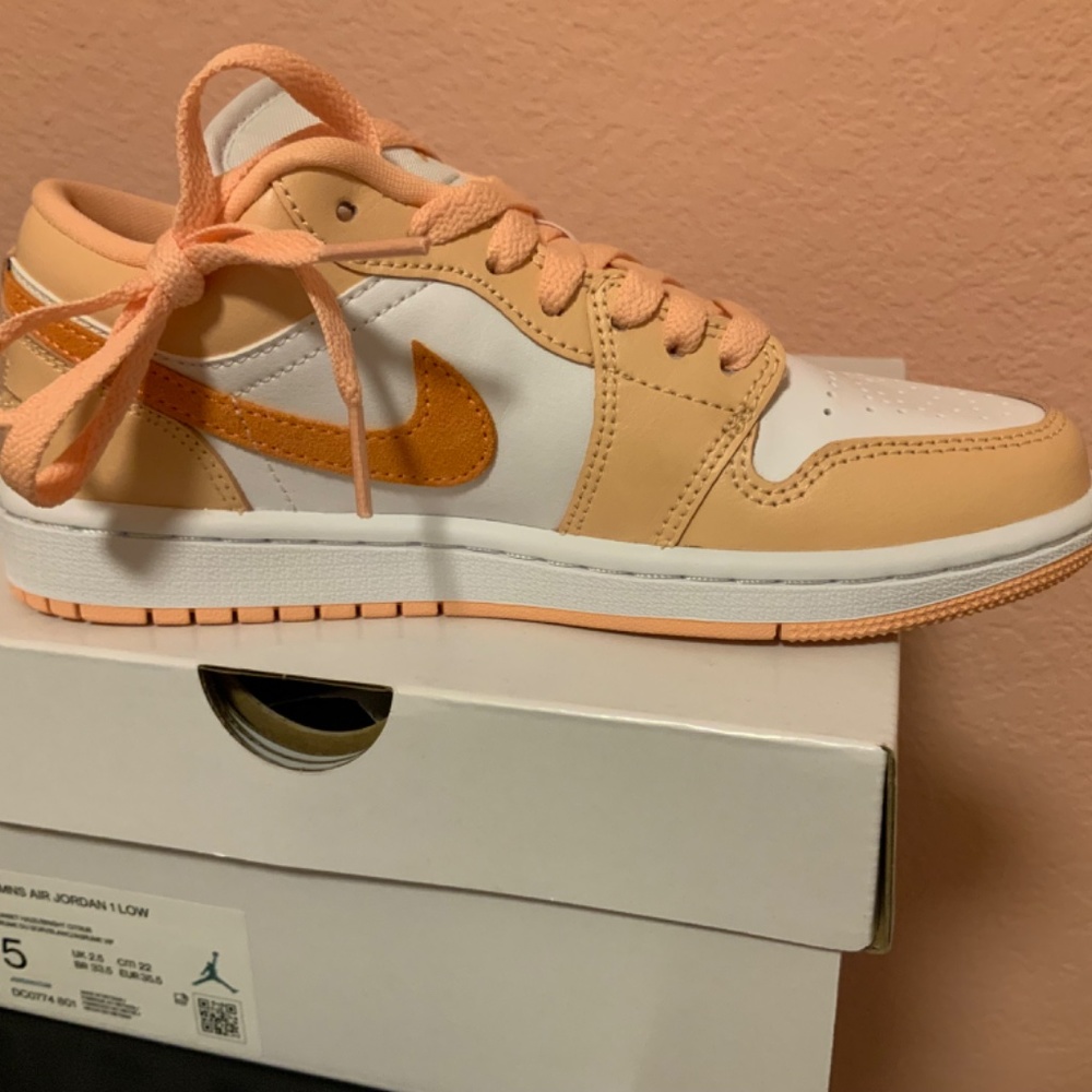 AIR JORDAN 1 LOW - Picture 3 of 5